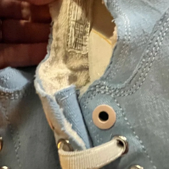 Vionic beach lace less shoes. Baby blue. Worn once. Sz 6 but fits like a 7. - Picture 2 of 6